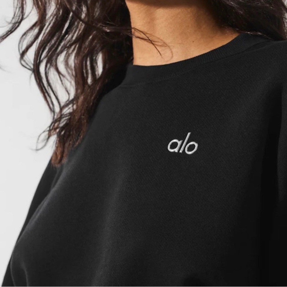Alo accolade cropped. Brand new, labels on. Size S